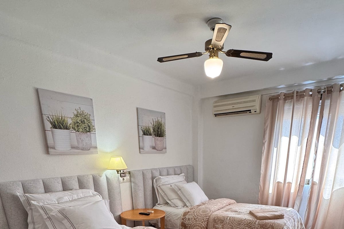 Camas con pillow-top, insonorización, wifi gratis y ropa de cama