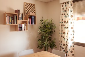 Library - Pensión Serramar (Benalmádena)