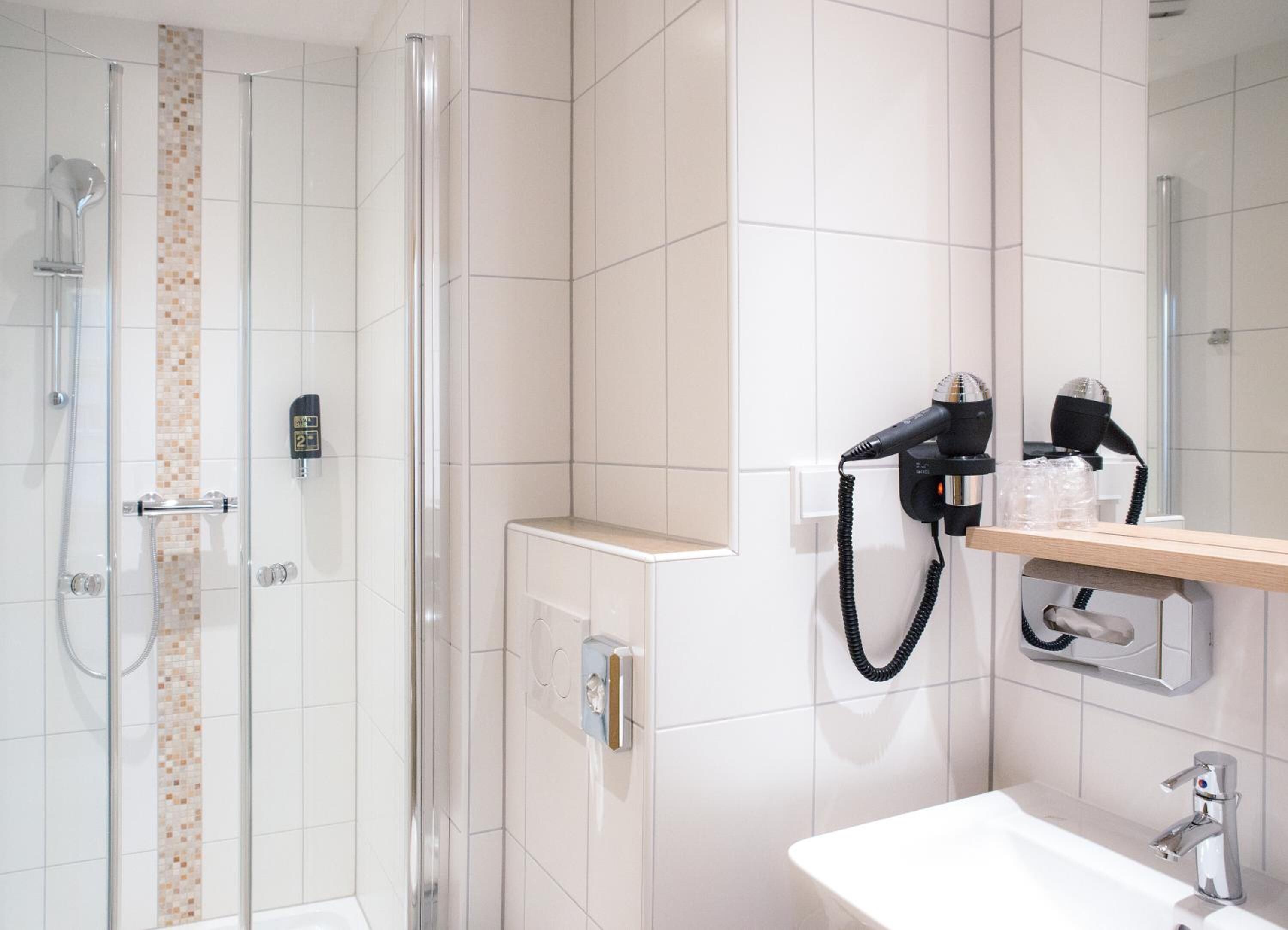 shower, free toiletries, towels