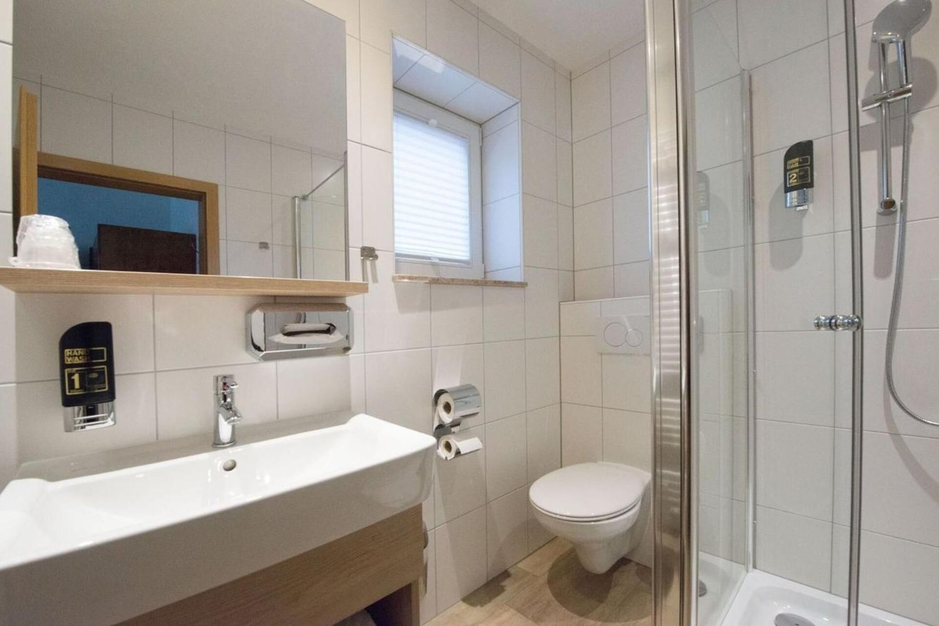 shower, free toiletries, towels