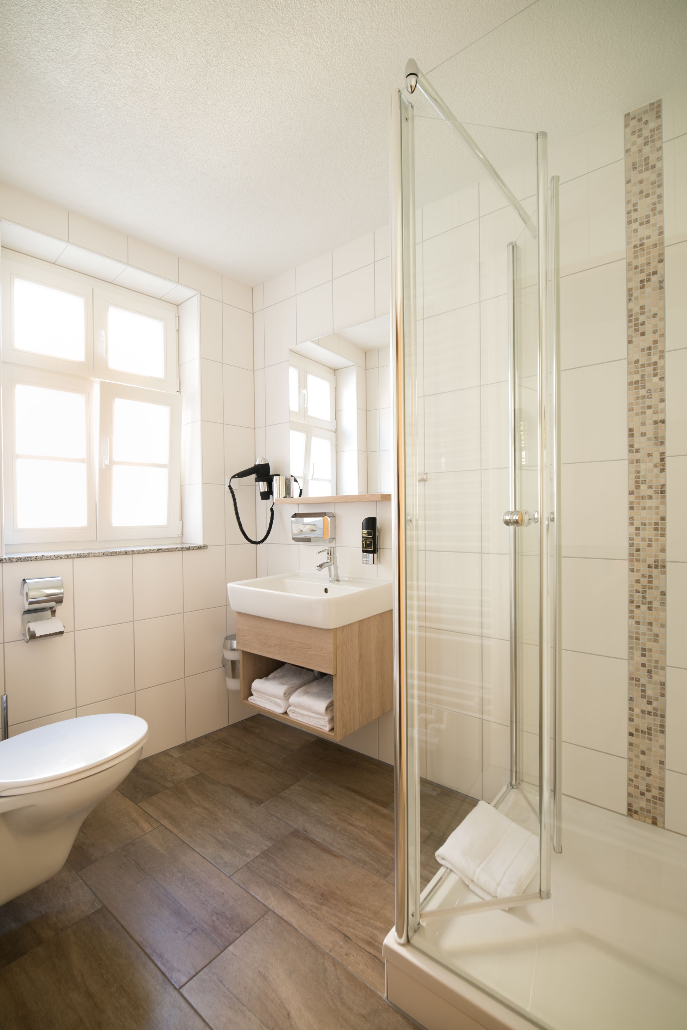 shower, free toiletries, towels