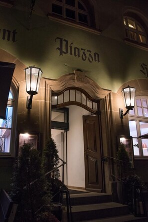 Exterior - Altstadthotel und Restaurant Piazza  (Dinkelsbuehl)