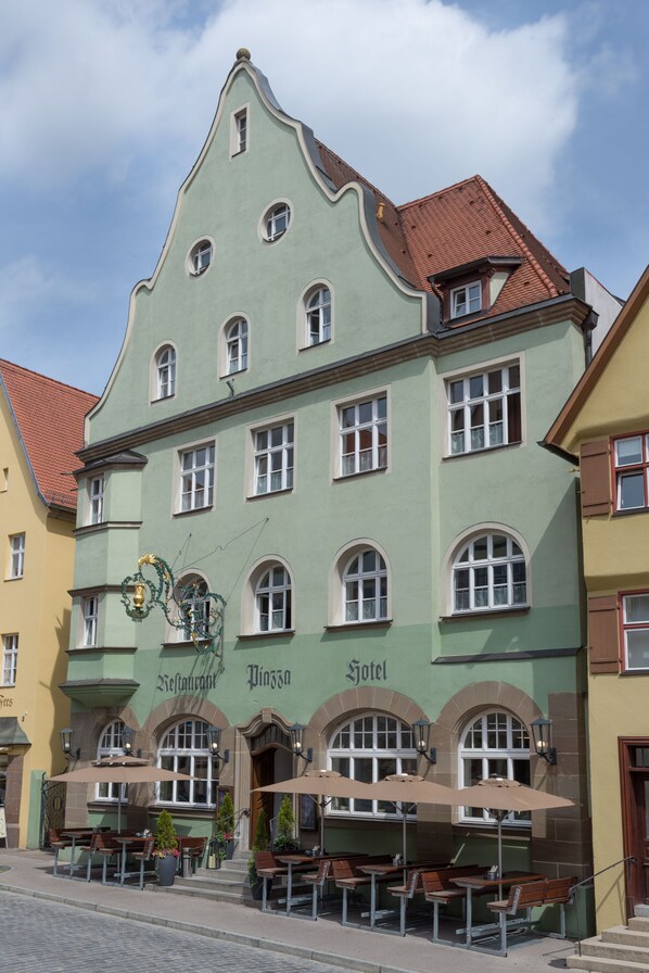 Front of property - Altstadthotel und Restaurant Piazza  (Dinkelsbuehl)