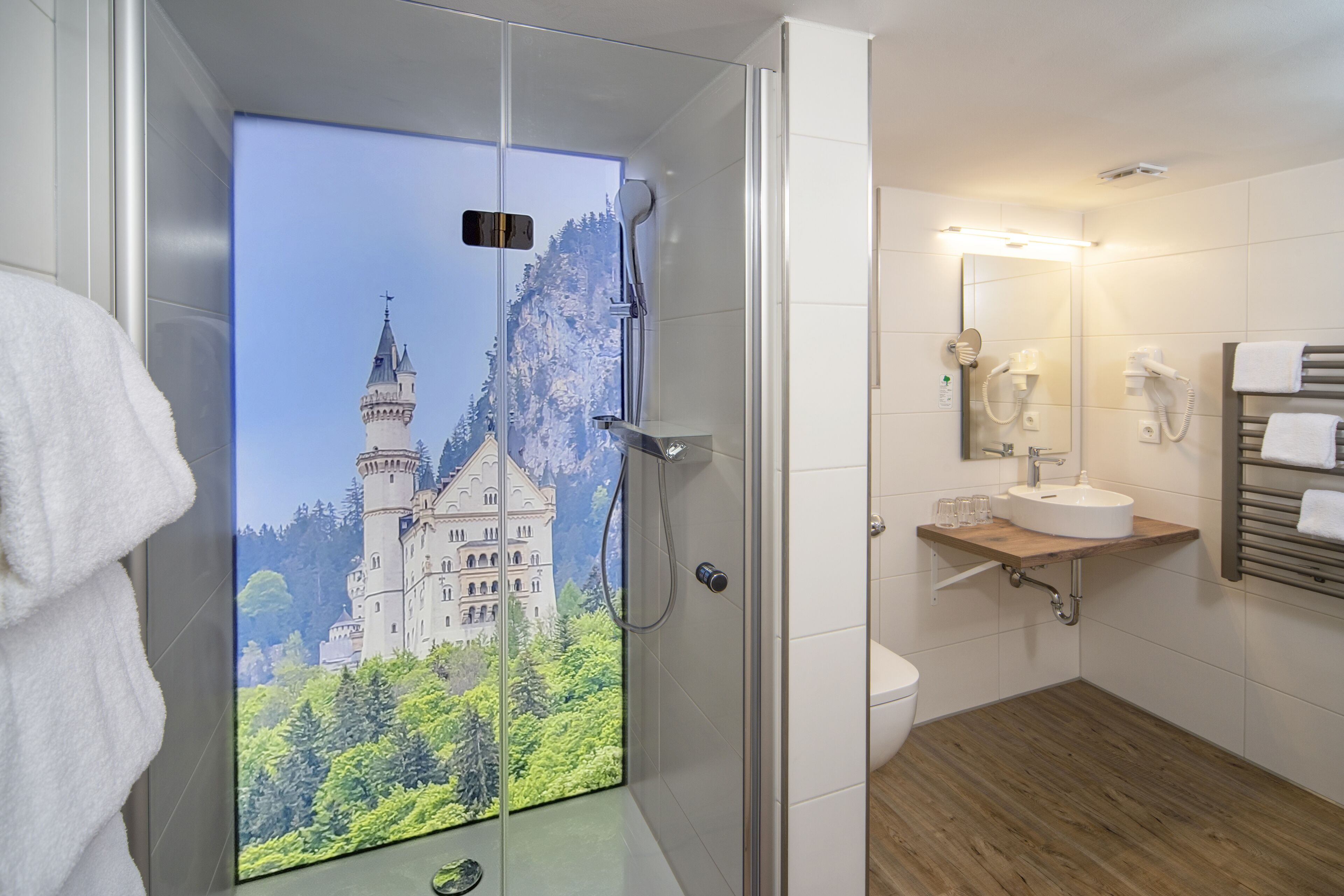 Classic-Zimmer, 2 Schlafzimmer, Nichtraucher, Bergblick | Badezimmer | Haartrockner, Handtücher, Seife, Shampoo