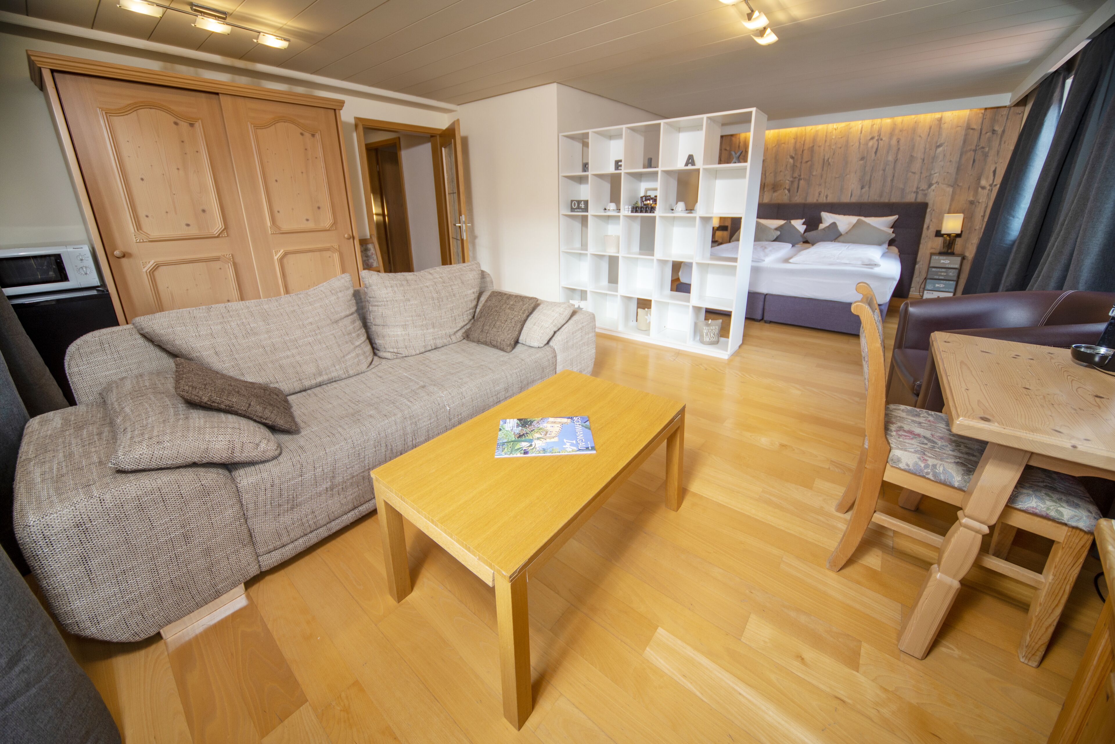 Traditional Suite, 3 Bedrooms, Patio, Mountain View | Free WiFi, bed sheets