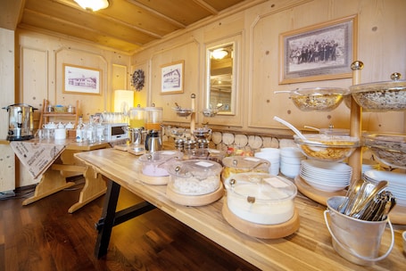 Desayuno buffet diario (EUR 15.90 por persona)