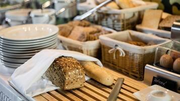 Daily buffet breakfast for a fee
