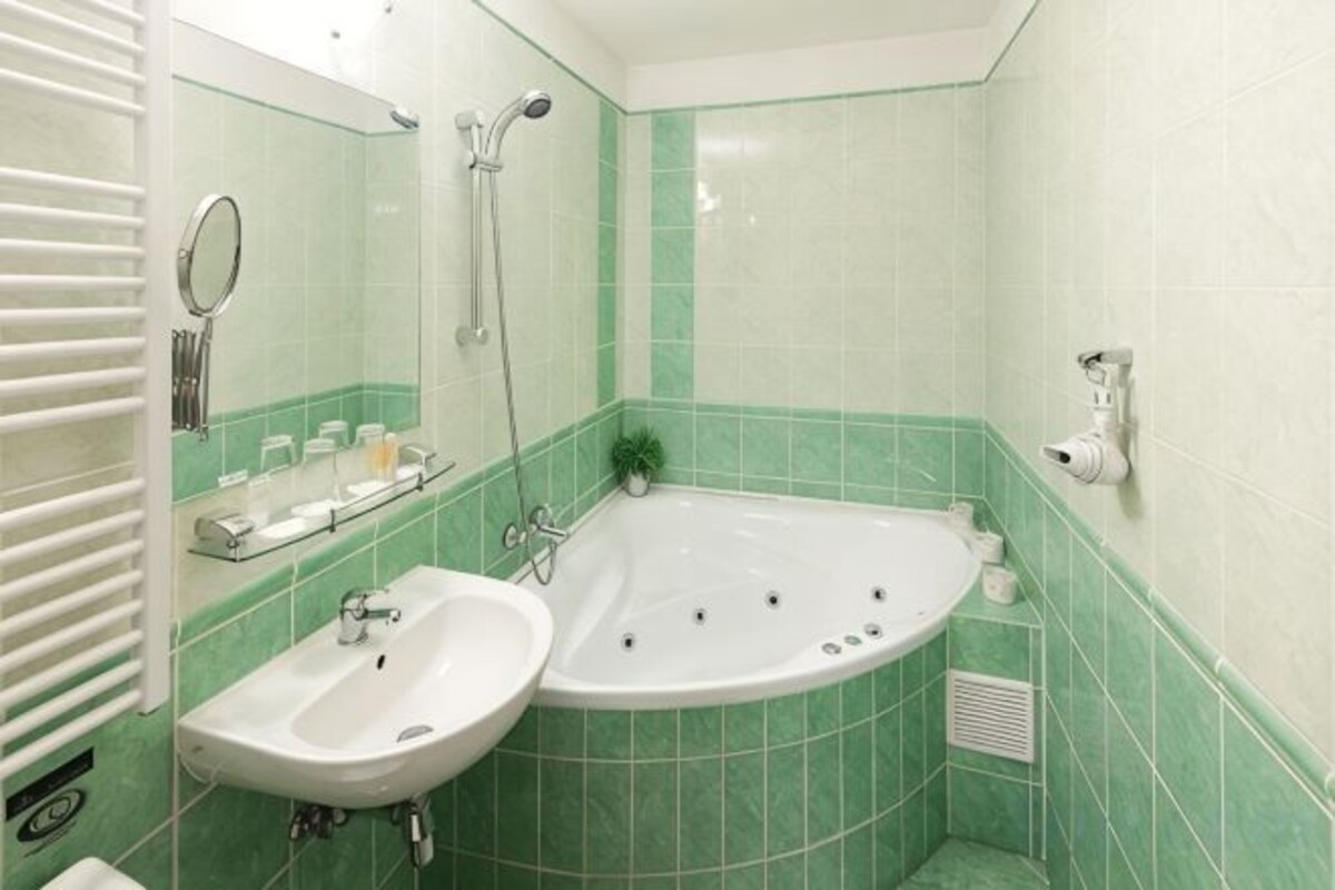 Baño | Regadera, secadora de cabello, toallas 