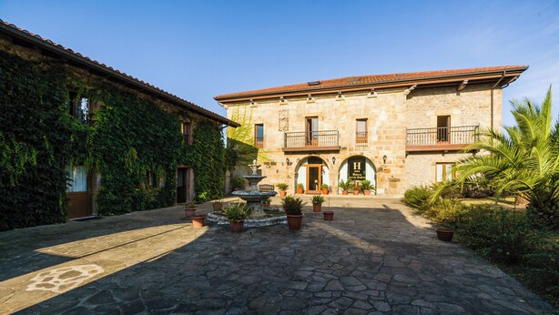 Vista frontal de la propiedad