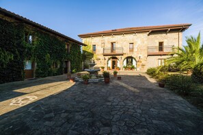 Front of property - Palacio García Quijano (San Felices de Buelna)
