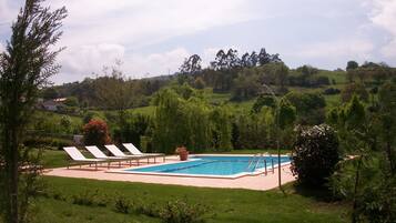 Outdoor pool, pool umbrellas, sun loungers