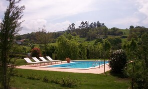 Outdoor pool - Palacio García Quijano (San Felices de Buelna)