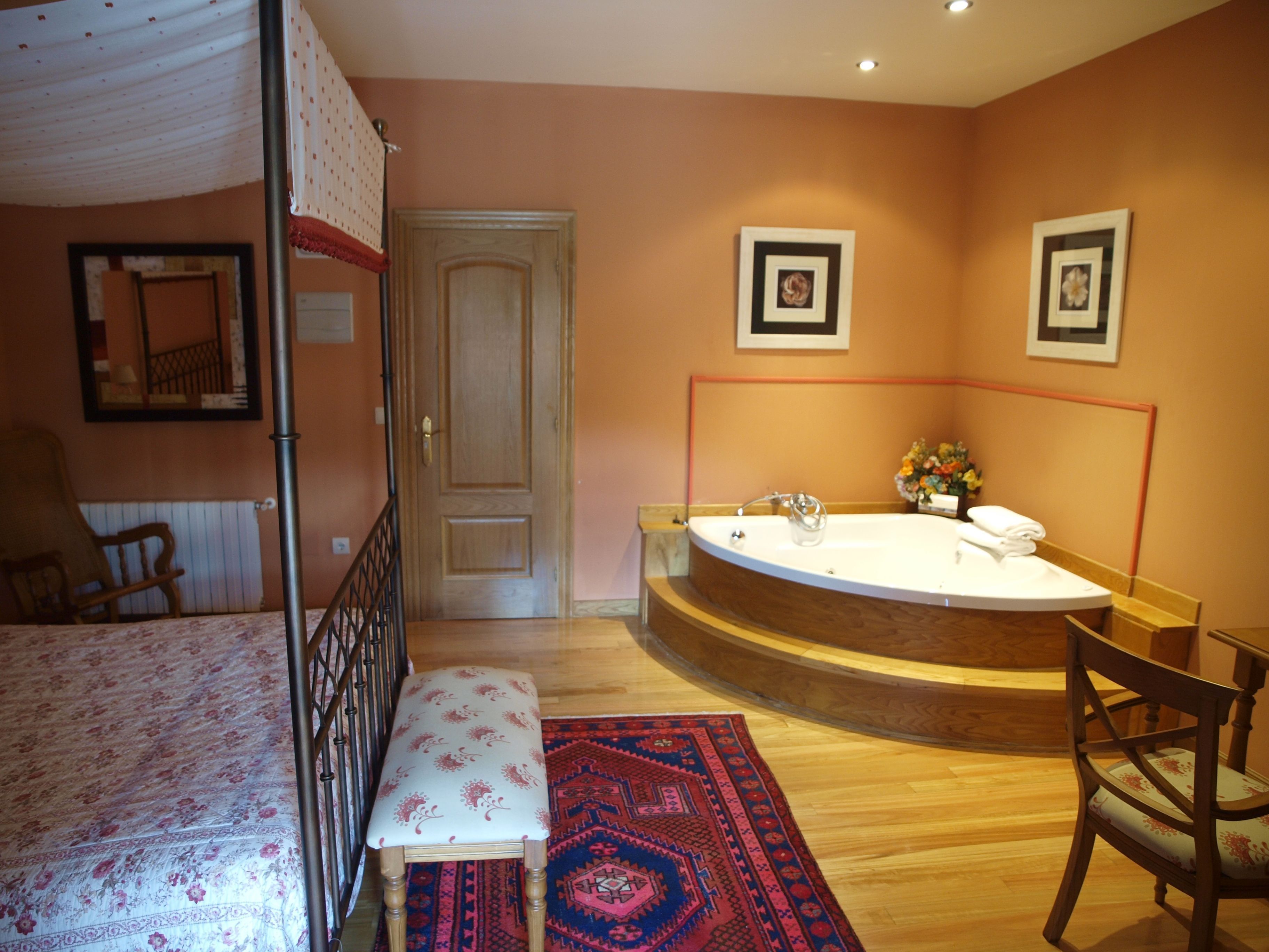 superior double room | deep-soaking bathtub
