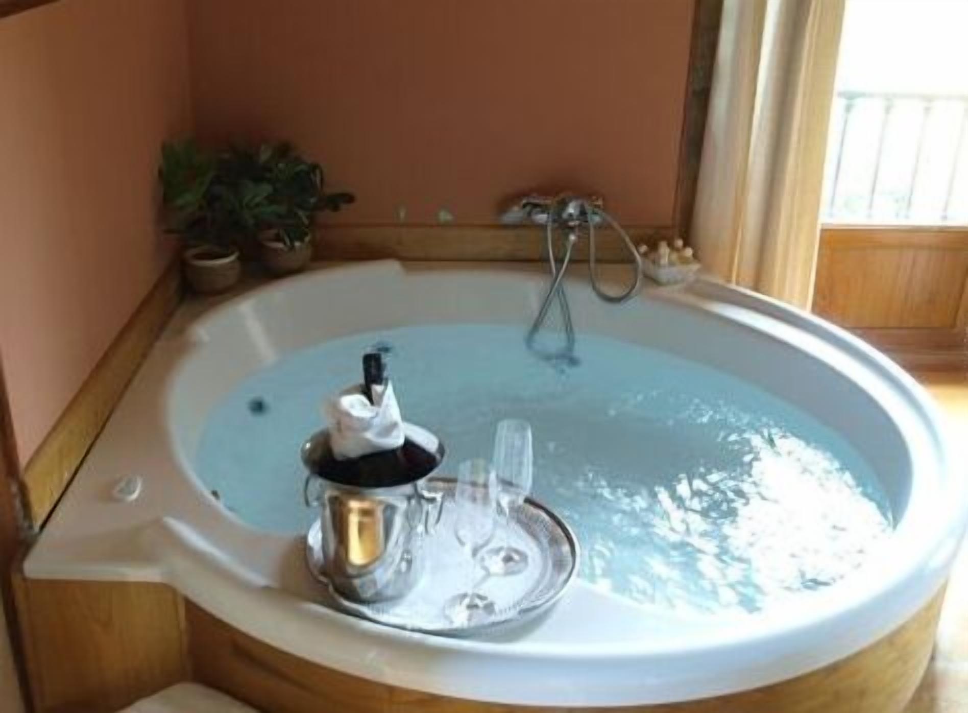 superior double room | jetted bathtub