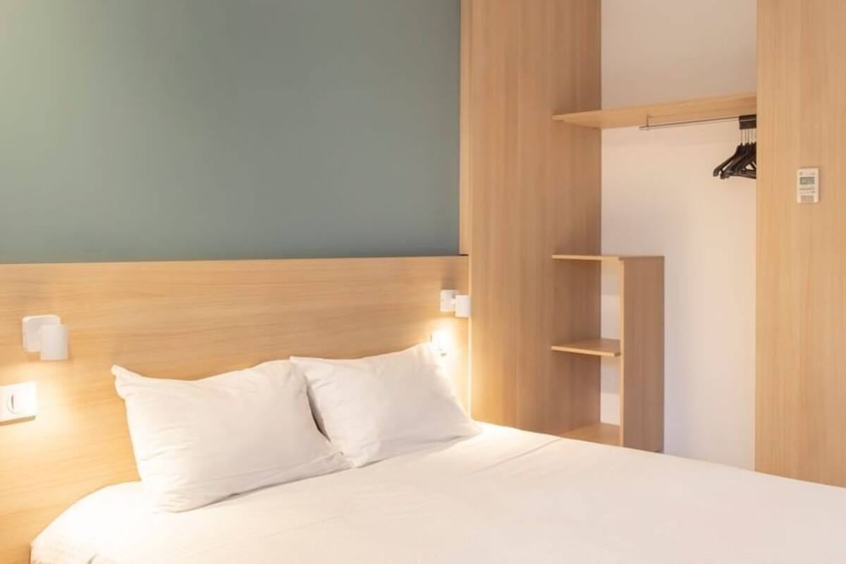 Basic Double Room | Desk, free cots/infant beds, free WiFi, bed sheets