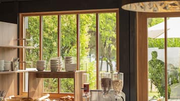 Petit déjeuner buffet servi tous les jours en supplément