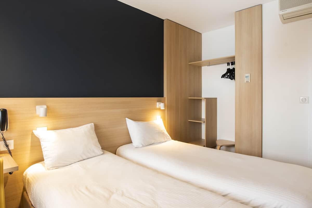 economy double or twin room, 2 single beds | desk, free cots/infant beds, free wifi, bed sheets