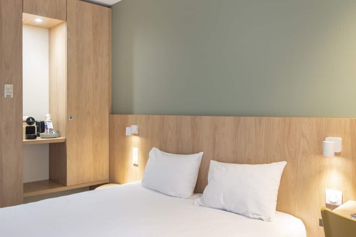 comfort room (1 or 2 people) | desk, free cots/infant beds, free wifi, bed sheets