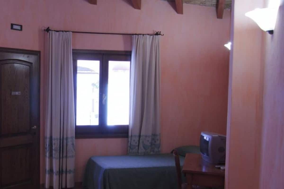 Standardzimmer | Zimmersafe, Schreibtisch, WLAN, Rollstuhlgeeignet