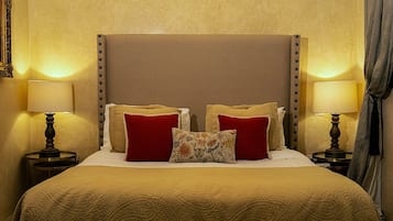 Senior Suite | In-room safe, iron/ironing board (on request), WiFi (free)