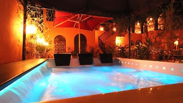 Bồn tắm spa ngoài trời