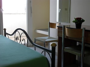 1 Schlafzimmer, Minibar, Zimmersafe, Schreibtisch
