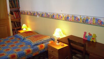 Neljän hengen huone | Pillowtop-patjalliset sängyt, silitysrauta/-lauta, ilmaiset vauvansängyt