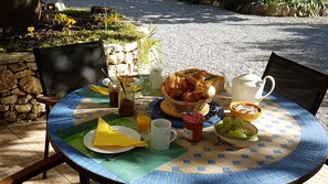 Terrace/patio - Gîte des Figourières (Sainte-Anastasie)