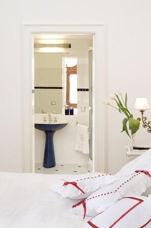 Double Room The Golden Ivy | In-room safe, soundproofing, free WiFi, bed sheets - Palazzo De Giorgi (Lecce)
