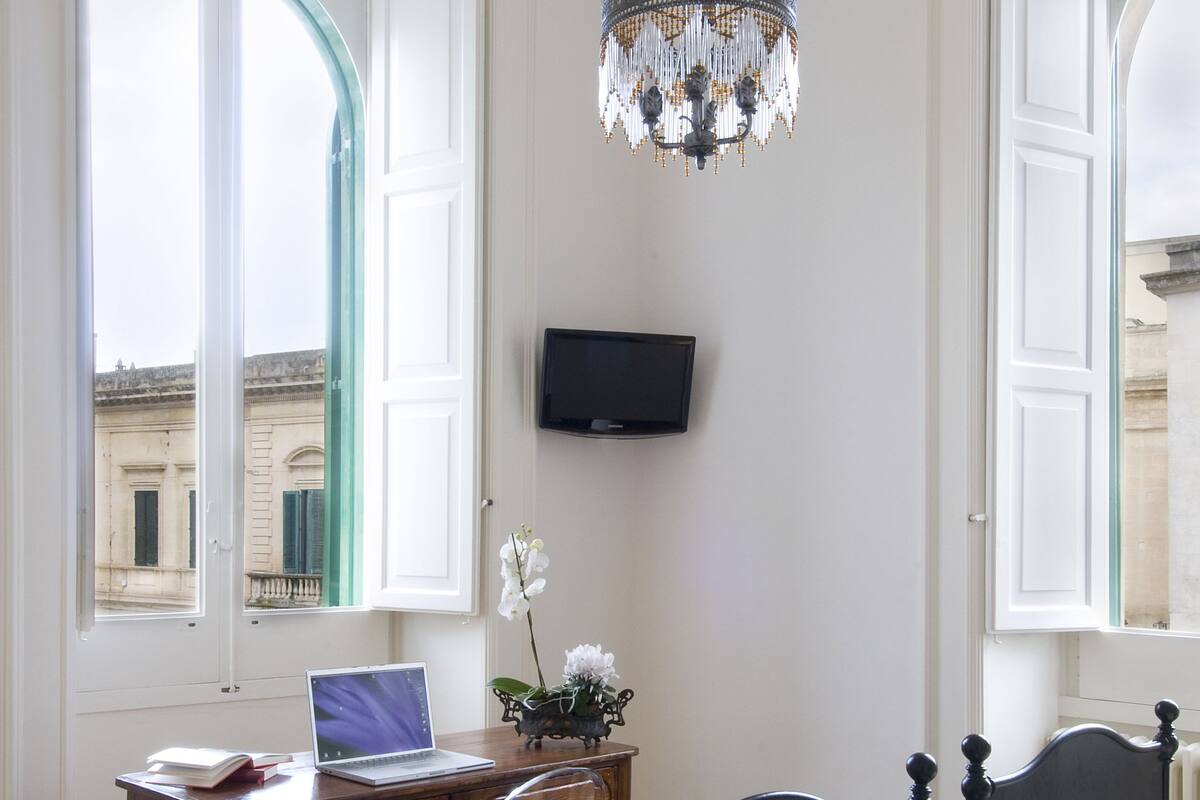 Double Room | In-room safe, soundproofing, WiFi (free), bed sheets