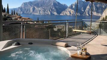 Deluxe Junior Suite, Terrace, Lake View | Draps italiens Frette, literie de qualité supérieure, minibar