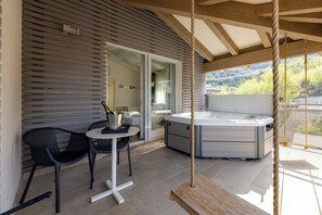 高級客房, 湖景 | 義大利 Frette 床單、高級寢具、迷你吧、客房內保險箱