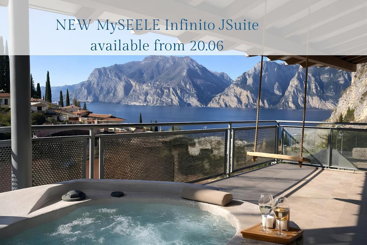 Deluxe Junior Suite, Terrace, Lake View | Frette Italian sheets, premium bedding, minibar, in-room safe