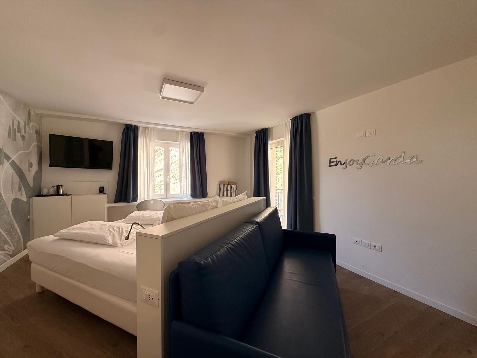 ملاءات إيطالية من طراز فريتي وأغطية فراش متميزة وميني بار