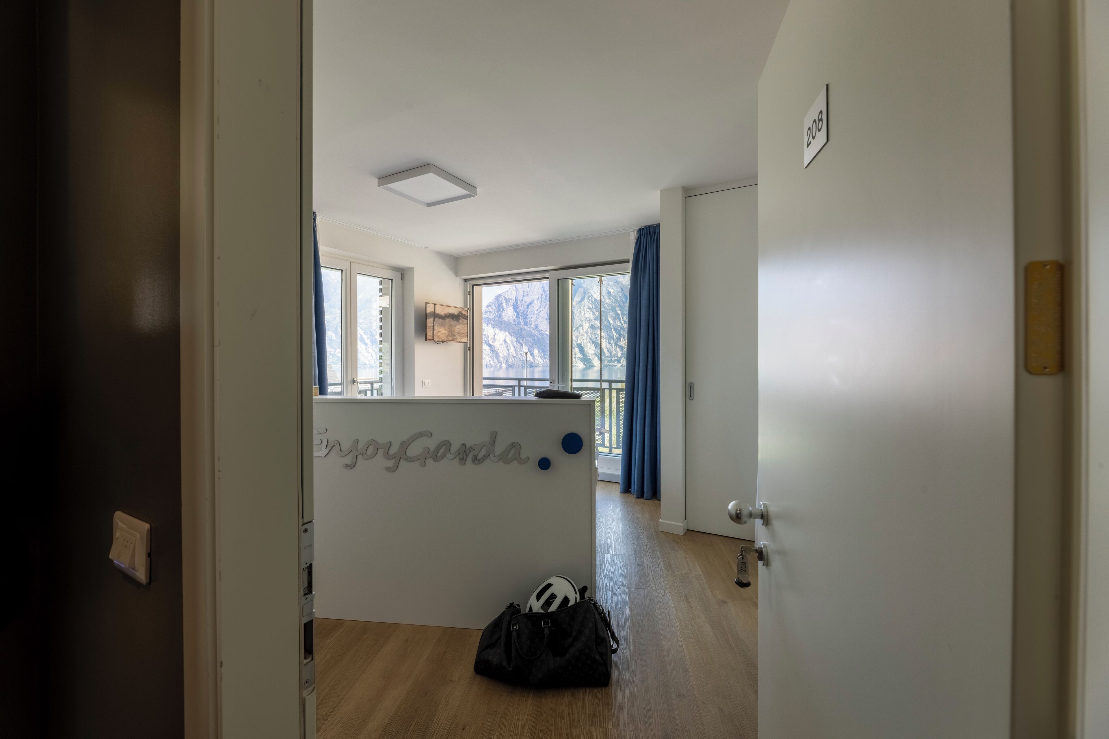 deluxe room, lake view (garda room) | 1 bedroom, frette italian sheets, premium bedding, minibar