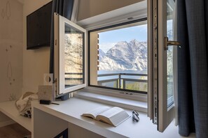 Tripla Superior, vista lago | Lenzuola Frette, biancheria da letto di alta qualità, minibar