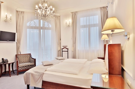 Superior Double Room, 1 Double Bed, Ensuite, City View | Hypo-allergenic bedding, minibar, in-room safe, desk. Sun Palace Wellness Hotel