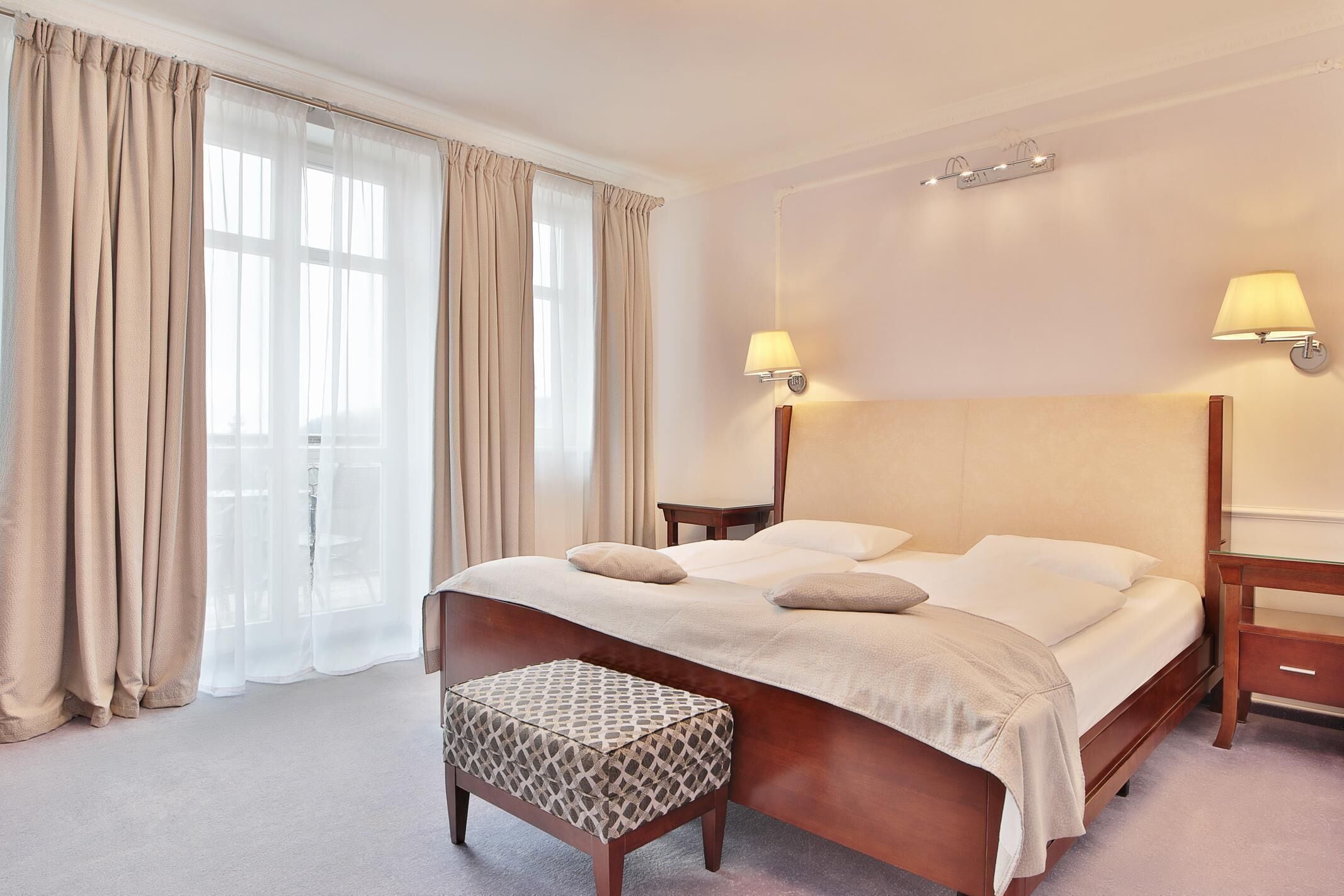 Ropa de cama hipoalergénica y minibar 