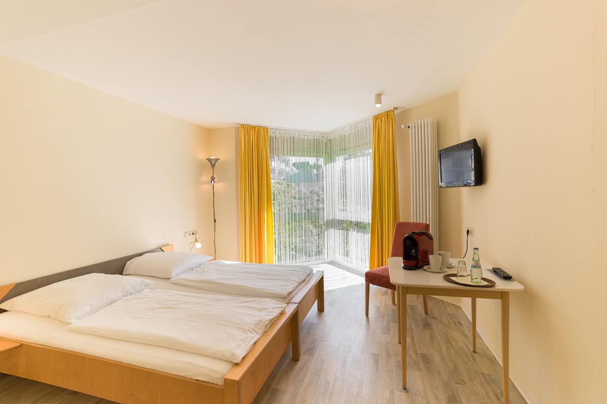 comfort double room | 1 bedroom, in-room safe, blackout curtains, iron/ironing board