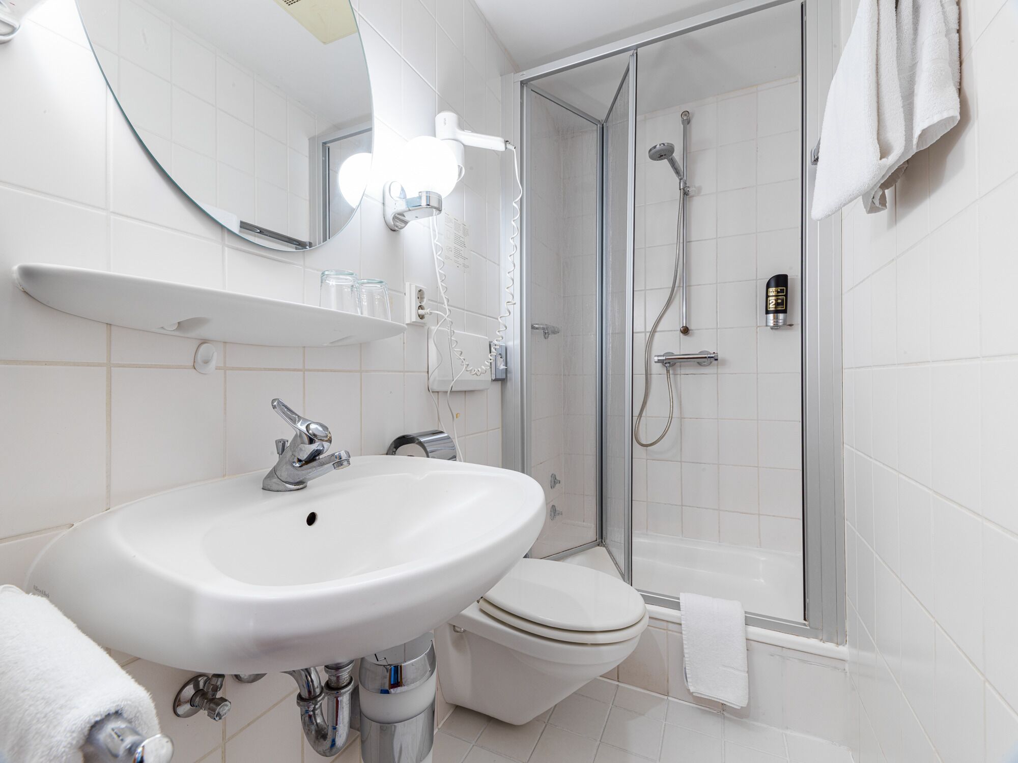 standard double room | bathroom | hair dryer, bathrobes, towels