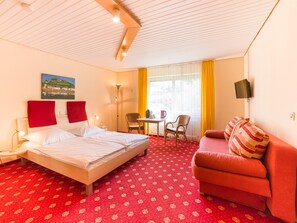 Comfort Double Room (Plus, Sofa Bed on demand) | In-room safe, blackout drapes, iron/ironing board, free WiFi - Park Hotel (Konz)