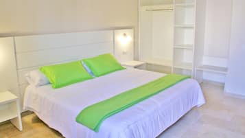 1 chambre, coffres-forts dans les chambres, bureau