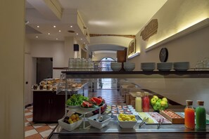 Petit déjeuner buffet servi tous les jours en supplément
