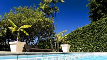 Outdoor pool, pool loungers