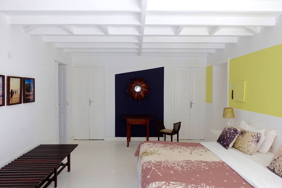 1 bedroom, individually decorated, individually furnished, bed sheets
