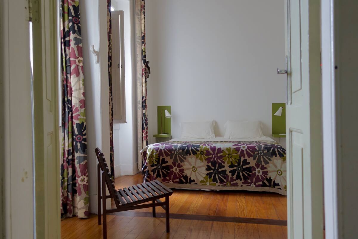 1 bedroom, individually decorated, individually furnished, bed sheets