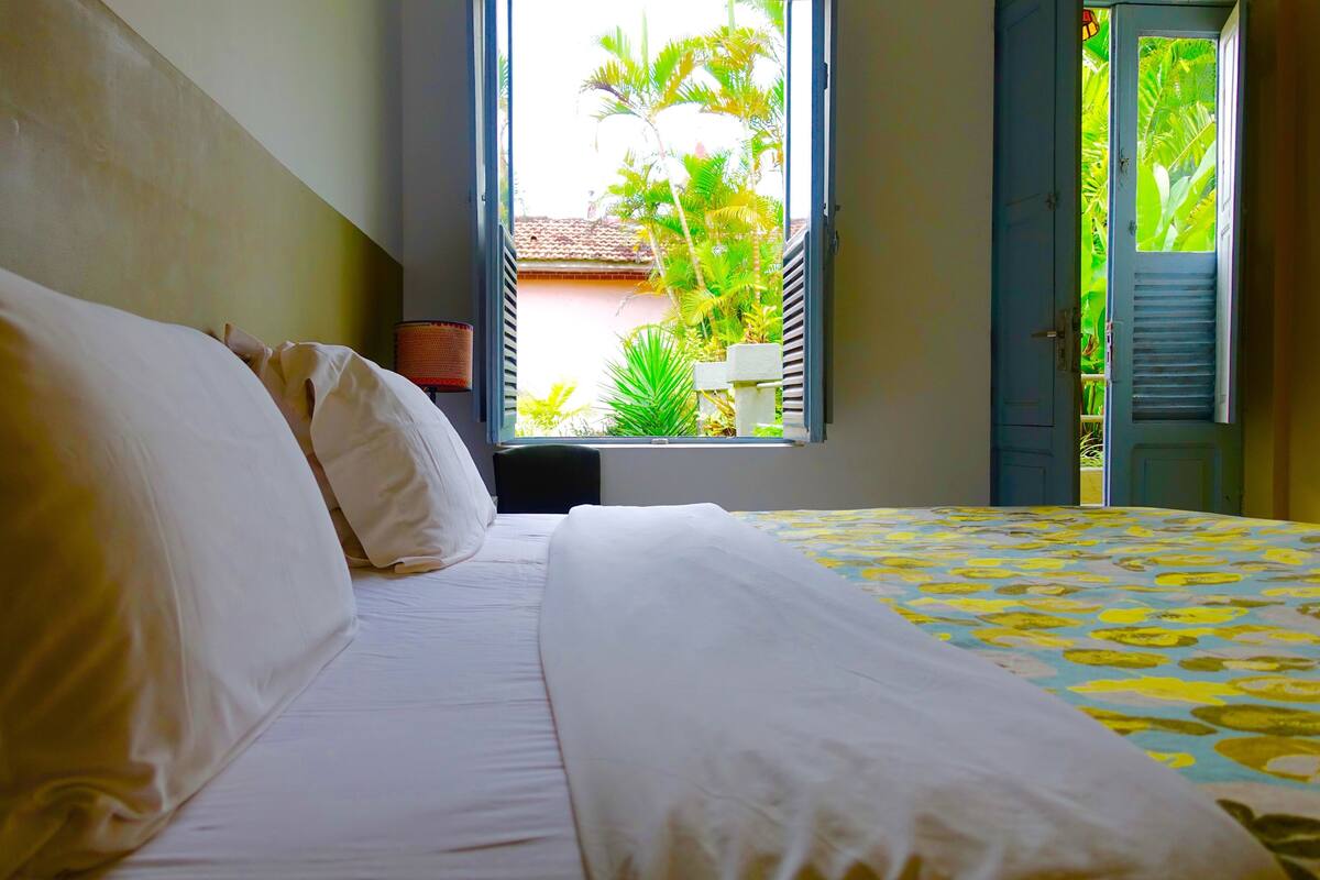 1 bedroom, individually decorated, individually furnished, bed sheets