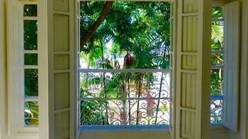 Deluxe Suite | 1 bedroom, individually decorated, individually furnished, bed sheets