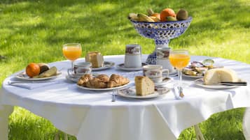 Frukostbuffé varje dag (EUR 10 per person)