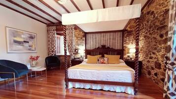 Værelse til 3 personer | Egyptiske bomuldslagner, skrivebord, gratis baby-/barnesenge